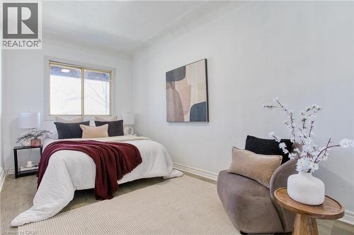 292 Fairfield Avenue, Hamilton, ON - Indoor Photo Showing Bedroom