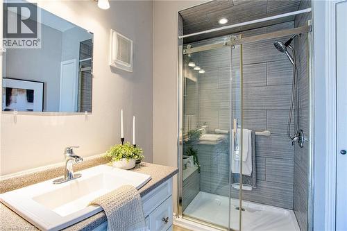 292 Fairfield Avenue, Hamilton, ON - Indoor Photo Showing Bathroom
