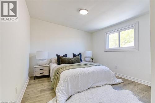 292 Fairfield Avenue, Hamilton, ON - Indoor Photo Showing Bedroom