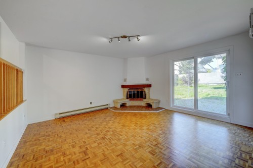 Salle familiale - 1740 Rue Tahiti, Brossard, QC - Indoor