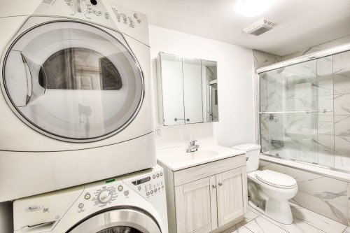 Salle de bains - 1-6695 Av. De Gaspé, Montréal (Villeray/Saint-Michel/Parc-Extension), QC - Indoor Photo Showing Laundry Room