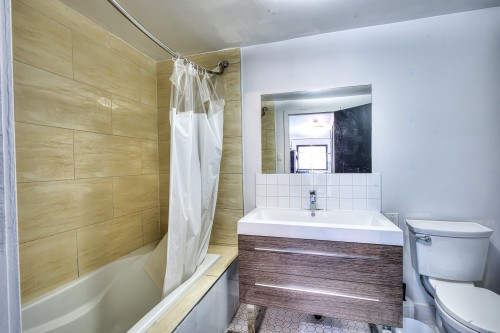 Salle de bains - 3-6695 Av. De Gaspé, Montréal (Villeray/Saint-Michel/Parc-Extension), QC - Indoor Photo Showing Bathroom