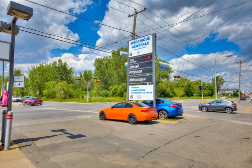 Front of Structure - 3640 Boul. St-Martin O., Laval (Chomedey), QC 