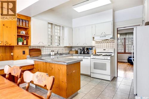 1325 Elliott Street, Saskatoon, SK - Indoor Photo Showing Kitchen