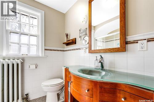 1325 Elliott Street, Saskatoon, SK - Indoor Photo Showing Bathroom