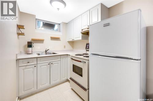 1325 Elliott Street, Saskatoon, SK - Indoor Photo Showing Kitchen