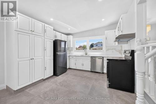 96 Fielding Crescent, Hamilton, ON - Indoor Photo Showing Kitchen