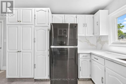 96 Fielding Crescent, Hamilton, ON - Indoor Photo Showing Kitchen