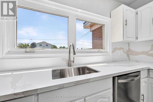 96 Fielding Crescent, Hamilton, ON - Indoor Photo Showing Kitchen