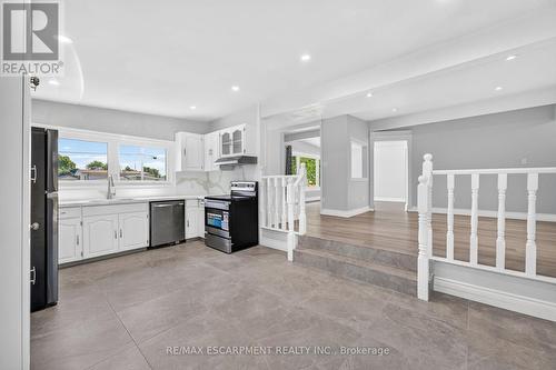 96 Fielding Crescent, Hamilton, ON - Indoor Photo Showing Kitchen