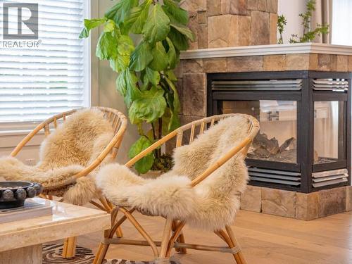 6385 Sutherland Ave, Powell River, BC - Indoor With Fireplace