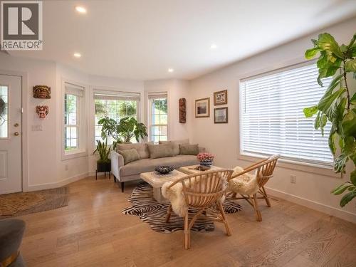 6385 Sutherland Ave, Powell River, BC - Indoor