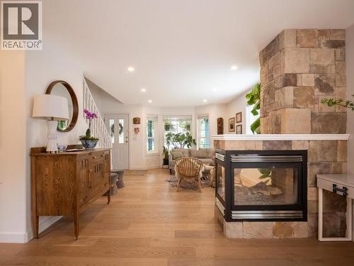 6385 Sutherland Ave, Powell River, BC - Indoor With Fireplace