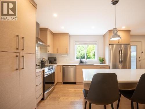 6385 Sutherland Ave, Powell River, BC - Indoor Photo Showing Kitchen