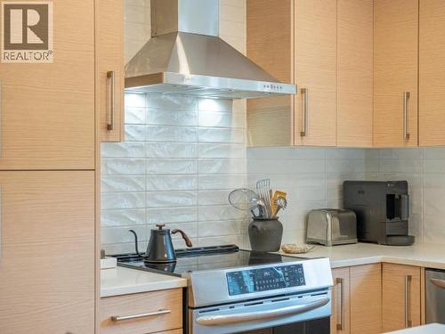 6385 Sutherland Ave, Powell River, BC - Indoor Photo Showing Kitchen