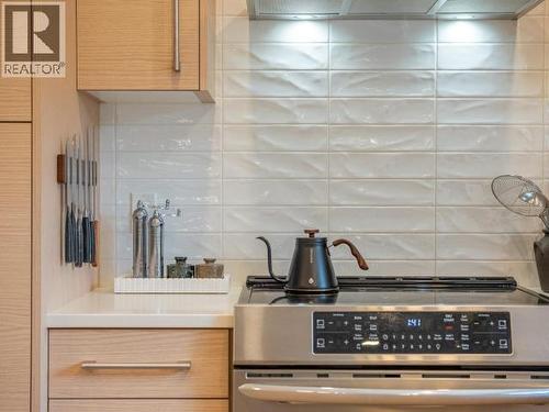 6385 Sutherland Ave, Powell River, BC - Indoor Photo Showing Kitchen