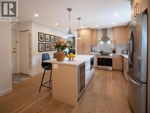 6385 Sutherland Ave, Powell River, BC - Indoor Photo Showing Kitchen With Upgraded Kitchen