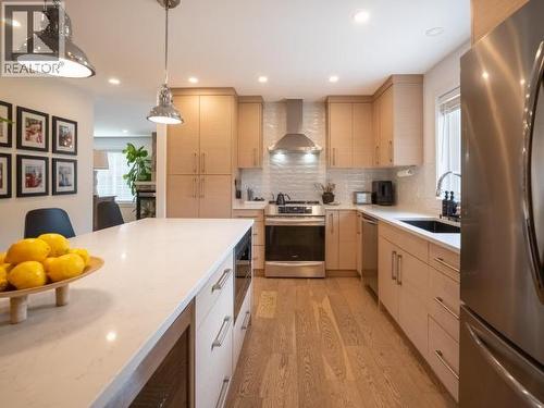 6385 Sutherland Ave, Powell River, BC - Indoor Photo Showing Kitchen With Upgraded Kitchen