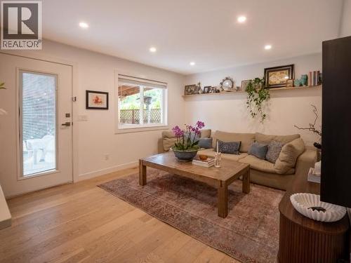 6385 Sutherland Ave, Powell River, BC - Indoor