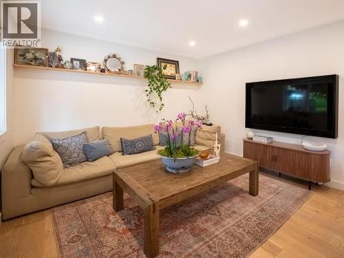 6385 Sutherland Ave, Powell River, BC - Indoor Photo Showing Living Room