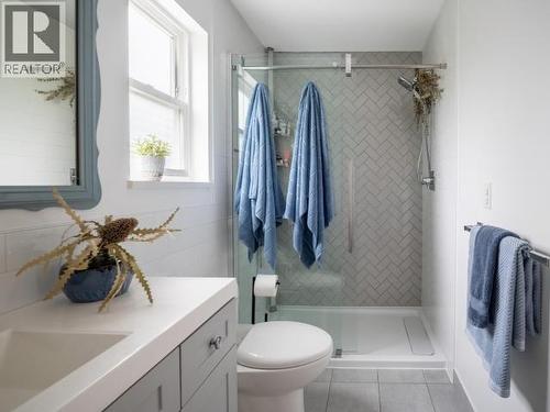 6385 Sutherland Ave, Powell River, BC - Indoor Photo Showing Bathroom