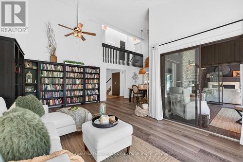 1214 Upton Road, Ottawa, ON - Indoor Photo Showing Living Room
