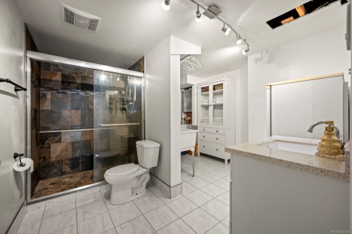 2110 Murrelet Dr, Comox, BC 