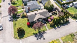 2678 Dunlevy St Oak Bay, BC V8R 5Z2