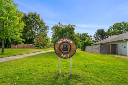 1413 Canso Ave, Comox, BC 