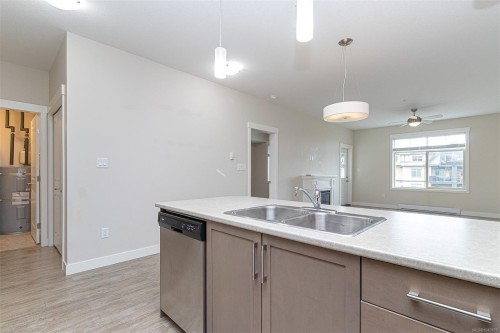 #302-1900 Tulsa Rd, Nanaimo, BC - Indoor Photo Showing Kitchen With Double Sink