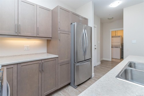 #302-1900 Tulsa Rd, Nanaimo, BC - Indoor Photo Showing Kitchen With Double Sink