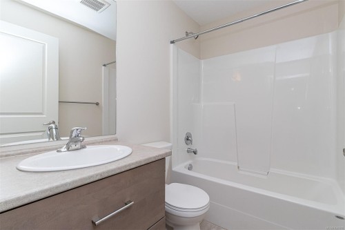 #302-1900 Tulsa Rd, Nanaimo, BC - Indoor Photo Showing Bathroom