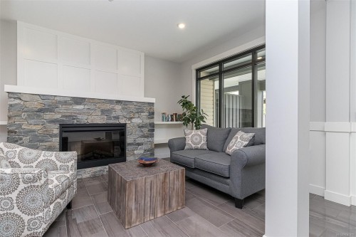 #302-1900 Tulsa Rd, Nanaimo, BC - Indoor Photo Showing Living Room With Fireplace