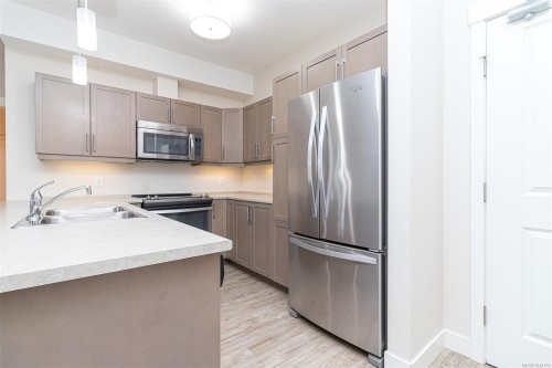 #302-1900 Tulsa Rd, Nanaimo, BC - Indoor Photo Showing Kitchen With Double Sink