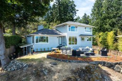 5270 Parker Ave Saanich, BC V8L 5E5