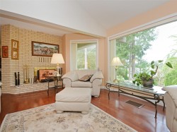 1055 Thistlewood Dr Saanich, BC V8X 4V7