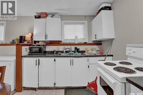 1409 Rothwell Street, Regina, SK - Indoor Photo Showing Kitchen With Double Sink