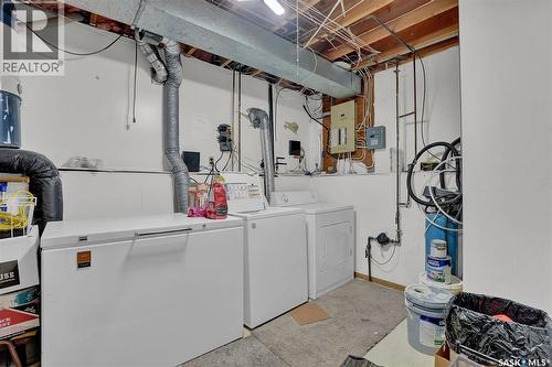 1409 Rothwell Street, Regina, SK - Indoor Photo Showing Laundry Room
