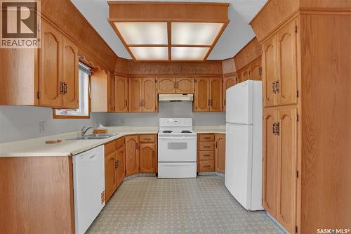 1409 Rothwell Street, Regina, SK - Indoor Photo Showing Kitchen With Double Sink