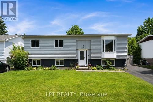 34 FRINGEWOOD DRIVE  Ottawa, ON K2S 1V1