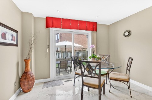 566 Huntington Ridge Drive, Mississauga, ON - Indoor Photo Showing Dining Room