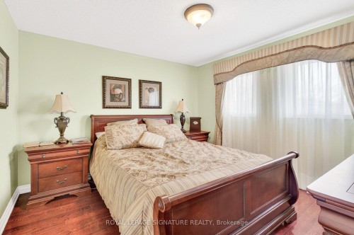 566 Huntington Ridge Drive, Mississauga, ON - Indoor Photo Showing Bedroom