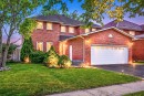 566 Huntington Ridge Drive, Mississauga, ON  - Outdoor 