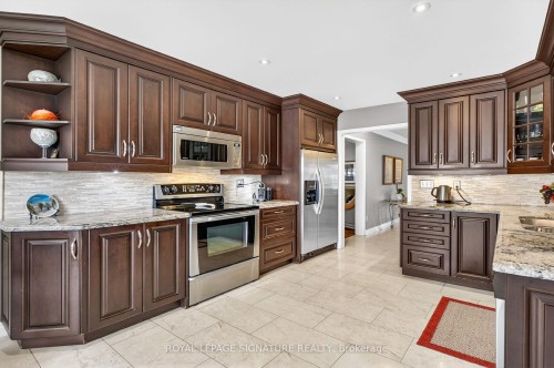 566 Huntington Ridge Drive, Mississauga, ON - Indoor Photo Showing Kitchen With Stainless Steel Kitchen