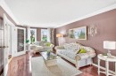 566 Huntington Ridge Drive, Mississauga, ON  - Indoor Photo Showing Living Room 