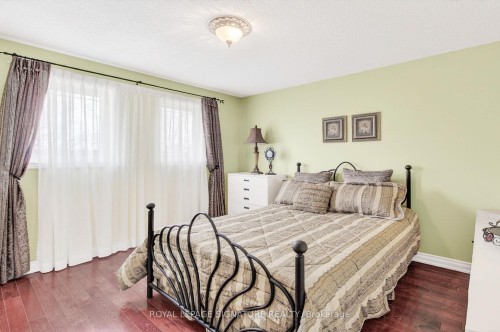 566 Huntington Ridge Drive, Mississauga, ON - Indoor Photo Showing Bedroom