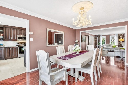 566 Huntington Ridge Drive, Mississauga, ON - Indoor Photo Showing Dining Room