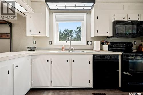 236 Osborne Avenue, Regina Beach, SK - Indoor Photo Showing Kitchen With Double Sink