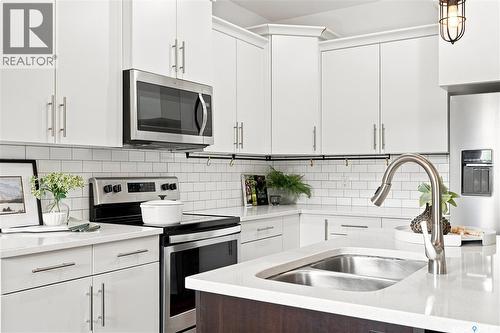 158 3220 11Th Street W, Saskatoon, SK - Indoor Photo Showing Kitchen With Double Sink With Upgraded Kitchen