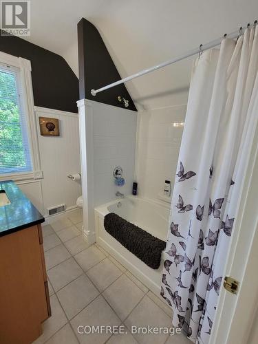 137 St George Street, St. Thomas, ON - Indoor Photo Showing Bathroom